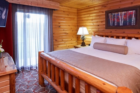 hotel-northwoods-suite.jpg